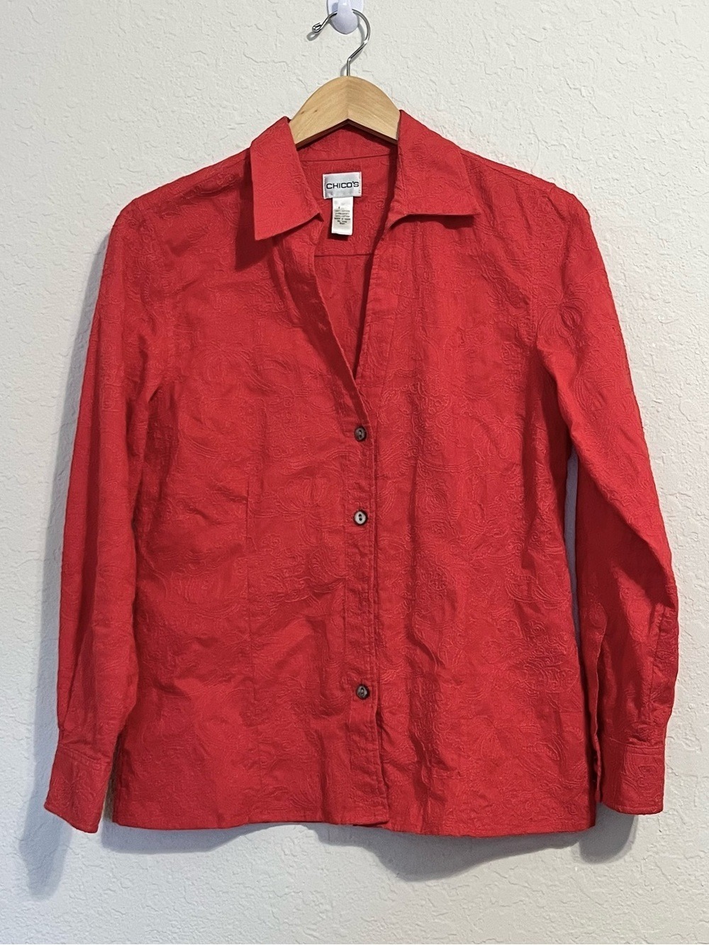 Chico’s Textured Floral Embroidered Cotton Blouse Red Button Front Shirt Sz 1